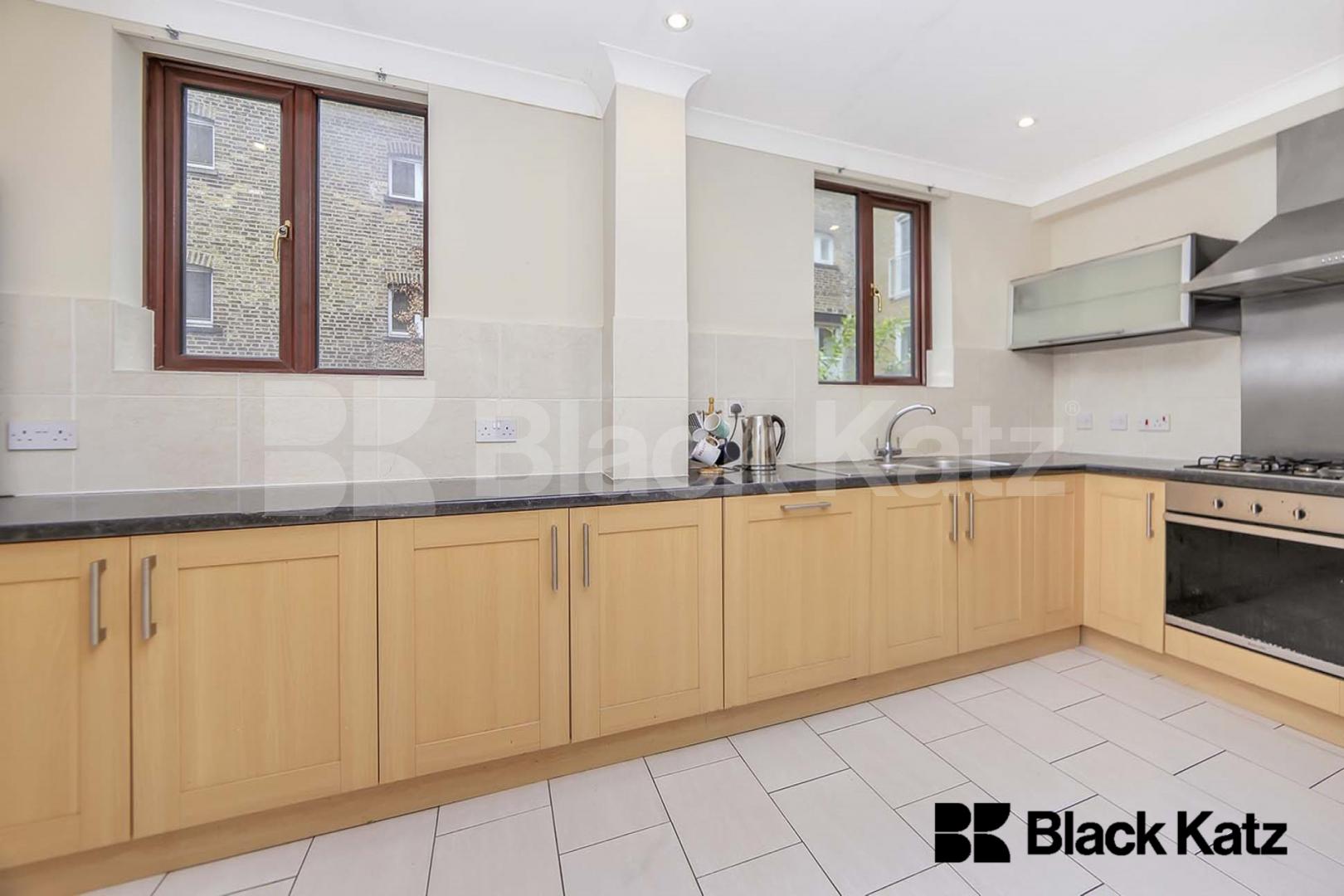 1420 Sq.Ft of living & entertaining space by the River Thames  Elephant lane , Bermondsey / Rotherhithe 